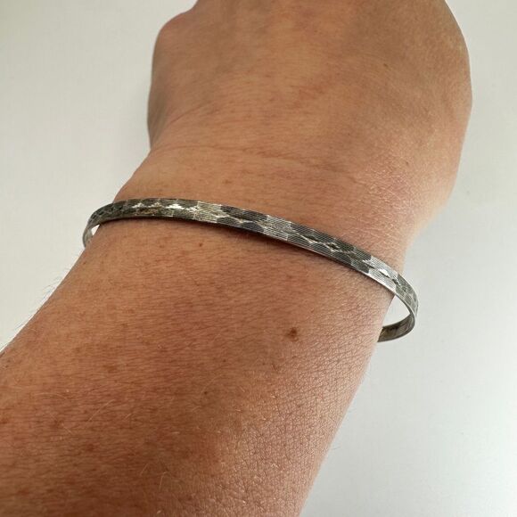 Vintage stamped 835 diamond cut design bangle bracelet! - Picture 3 of 7